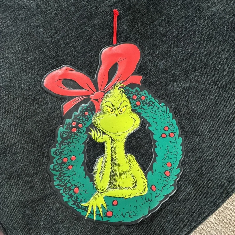 NWT- 17-1/4 x13- The Grinch- Metal Holiday Wreath Decoration w/ Large Red Bow